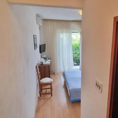 And With Parking Space Supetar, Brac - 5658 Guest house 3*