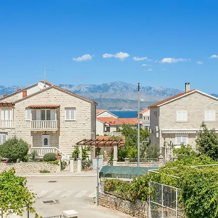 And With Parking Space Supetar, Brac - 5658 Guest house 3*