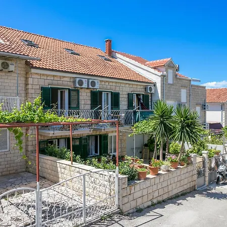 Guest house And With Parking Space Supetar, Brac - 5658 Supetar