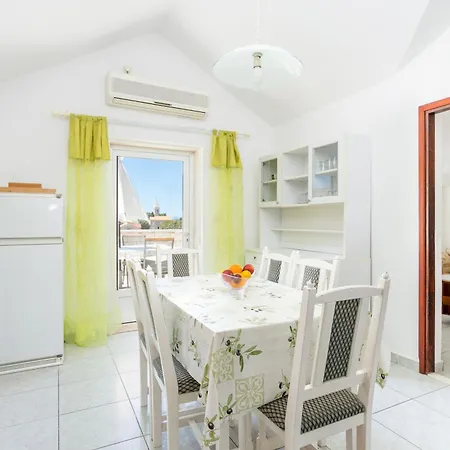 Гостевой дом And With Parking Space Supetar, Brac - 5658