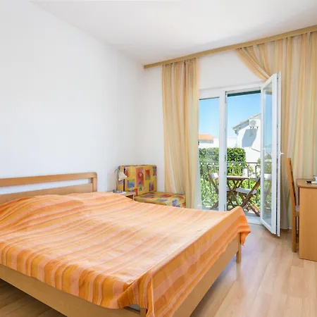 And With Parking Space Supetar, Brac - 5658 Гостевой дом Супетар