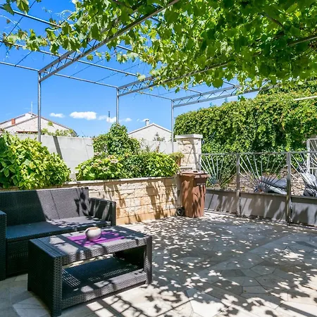 Гостевой дом And With Parking Space Supetar, Brac - 5658 Супетар